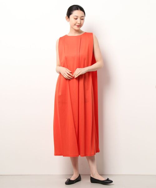 HELIOPOLE（エリオポール）の「VISCOSE ASYMMETRY TUCK OP（ワンピース・レディース・ダークブラウン/チャコールグレー/レッド・38）」の3枚目の写真