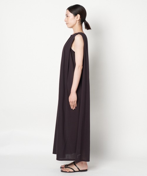 HELIOPOLE（エリオポール）の「VISCOSE ASYMMETRY TUCK OP（ワンピース・レディース・ダークブラウン/チャコールグレー/レッド・38）」の7枚目の写真