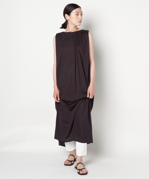 HELIOPOLE（エリオポール）の「VISCOSE ASYMMETRY TUCK OP（ワンピース・レディース・ダークブラウン/チャコールグレー/レッド・38）」の10枚目の写真