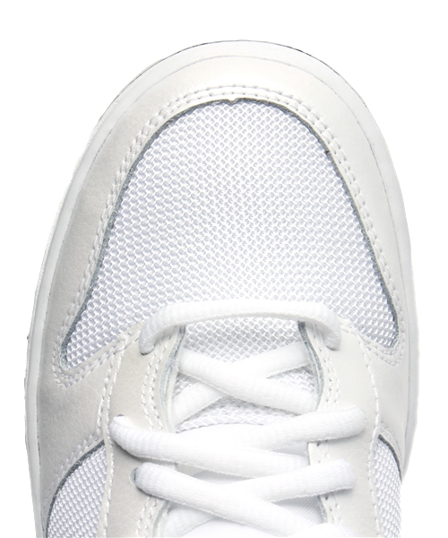 NIKE(ナイキ)の「ウィメンズ ナイキ ダンク ハイ スキニー ホワイト WMNS NIKE DUNK HIGH SKINNY 429984-105(スニーカー・レディース・ホワイト・24cm/24.5cm/23.5cm/23cm)」の5枚目の写真