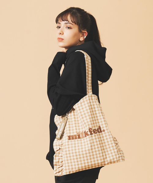 MILKFED.(ミルクフェド)の「COOPER FRILL TOTE /ギンガムチェック フリル トートバッグ/A4収納(トートバッグ・レディース・ブラック/ベージュ/レッド・ONE SIZE)」の20枚目の写真