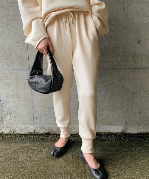 select MOCA by son（セレクトモカバイソン）の「リラックスリブスリットジョガーパンツ（スウェットパンツ・レディース・グレー/アイボリー/ブラック・FREE）」の2枚目の写真