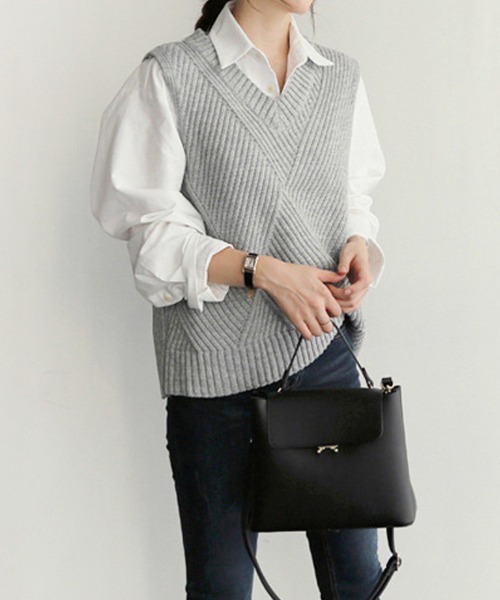 Doux Belle（ドゥーベル）の「Ｖネックデザインニットベスト（ベスト・レディース・ネイビー/グレー/ブラック/ベージュ・MEDIUM/SMALL/X-LARGE/LARGE）」の7枚目の写真