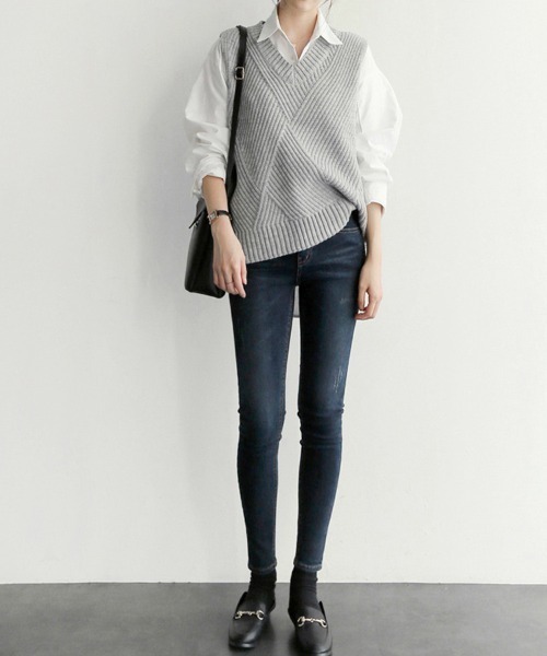 Doux Belle（ドゥーベル）の「Ｖネックデザインニットベスト（ベスト・レディース・ネイビー/グレー/ブラック/ベージュ・MEDIUM/SMALL/X-LARGE/LARGE）」の5枚目の写真