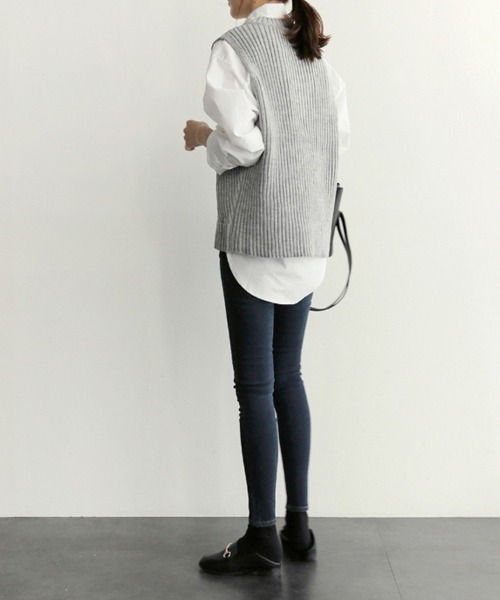 Doux Belle（ドゥーベル）の「Ｖネックデザインニットベスト（ベスト・レディース・ネイビー/グレー/ブラック/ベージュ・MEDIUM/SMALL/X-LARGE/LARGE）」の12枚目の写真