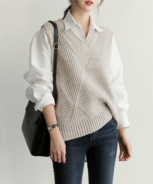 Doux Belle（ドゥーベル）の「Ｖネックデザインニットベスト（ベスト・レディース・ネイビー/グレー/ブラック/ベージュ・MEDIUM/SMALL/X-LARGE/LARGE）」の17枚目の写真