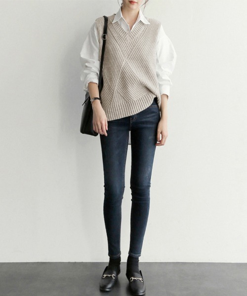 Doux Belle（ドゥーベル）の「Ｖネックデザインニットベスト（ベスト・レディース・ネイビー/グレー/ブラック/ベージュ・MEDIUM/SMALL/X-LARGE/LARGE）」の21枚目の写真