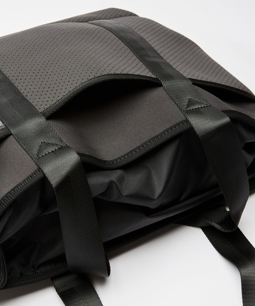 EDITA.（エディータ）の「ネオプレンスタイリッシュトート　A4収納 / 通勤（トートバッグ・レディース・チャコールグレー/ブラック/ダークグレー・FREE）」の8枚目の写真