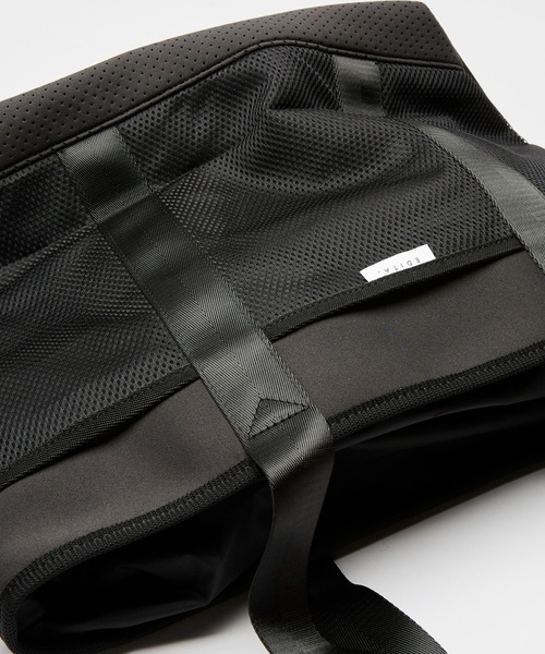 EDITA.（エディータ）の「ネオプレンスタイリッシュトート　A4収納 / 通勤（トートバッグ・レディース・チャコールグレー/ブラック/ダークグレー・FREE）」の9枚目の写真