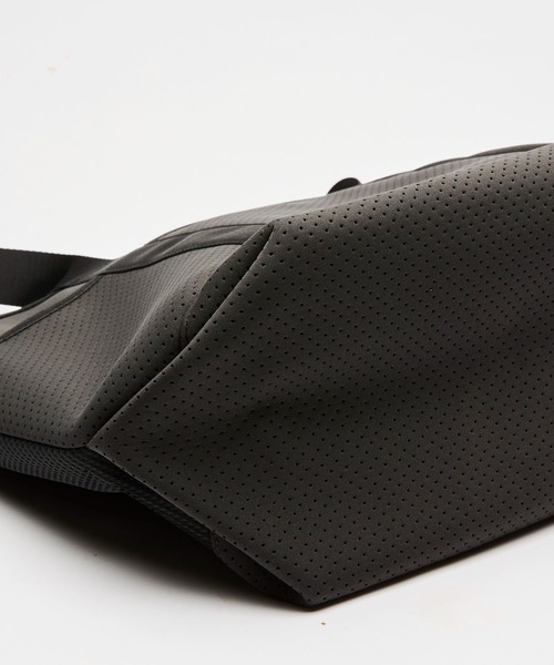 EDITA.（エディータ）の「ネオプレンスタイリッシュトート　A4収納 / 通勤（トートバッグ・レディース・チャコールグレー/ブラック/ダークグレー・FREE）」の11枚目の写真