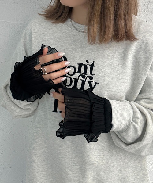 apres jour mignon（アプレジュールミニョン）の「プリーツアームウォーマー【ZOZOTOWN限定アイテム】（アームカバー・レディース・ライトベージュ/ブラック/オレンジ/グリーン・X-LARGE/フリー）」の11枚目の写真