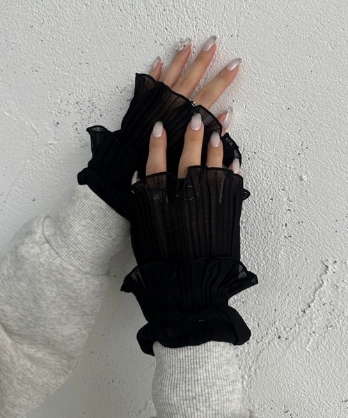 apres jour mignon（アプレジュールミニョン）の「プリーツアームウォーマー【ZOZOTOWN限定アイテム】（アームカバー・レディース・ライトベージュ/ブラック/オレンジ/グリーン・X-LARGE/フリー）」の6枚目の写真