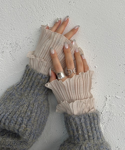 apres jour mignon（アプレジュールミニョン）の「プリーツアームウォーマー【ZOZOTOWN限定アイテム】（アームカバー・レディース・ライトベージュ/ブラック/オレンジ/グリーン・X-LARGE/フリー）」の17枚目の写真