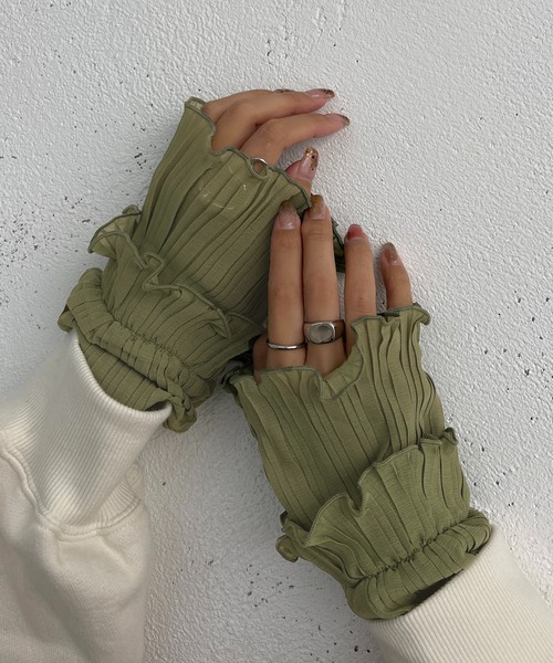 apres jour mignon（アプレジュールミニョン）の「プリーツアームウォーマー【ZOZOTOWN限定アイテム】（アームカバー・レディース・ライトベージュ/ブラック/オレンジ/グリーン・X-LARGE/フリー）」の16枚目の写真