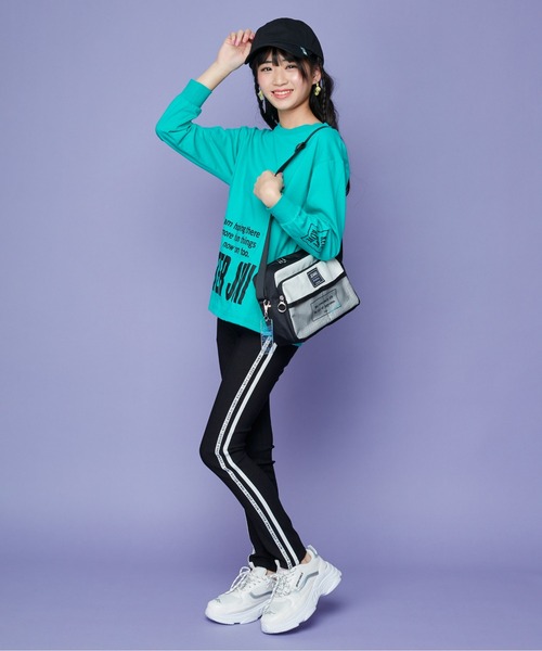 JENNI（ジェニィ）の「クリアチャーム付きショルダーバッグ（ショルダーバッグ・キッズ・ラベンダー/ブラック/オフホワイト・F）」の4枚目の写真