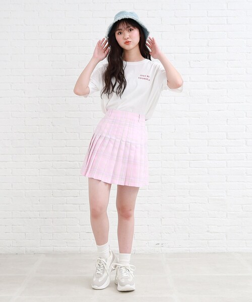 PINK-latte（ピンクラテ）の「◆ワッペンデザインバックプリントTシャツ（Tシャツ/カットソー・キッズ・オフホワイト/ブラック/ワインレッド/グリーン・14/15 /16）」の21枚目の写真