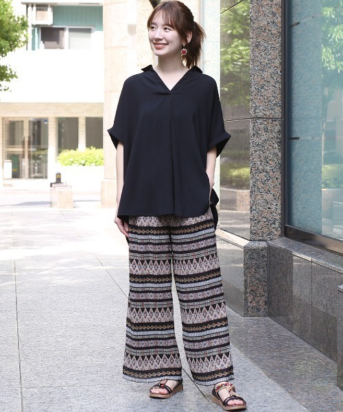 チチカカ(チチカカ)の「キカ柄プリーツワイドパンツ(その他パンツ・レディース・ネイビー/ブラック/ホワイト・FREE)」の5枚目の写真