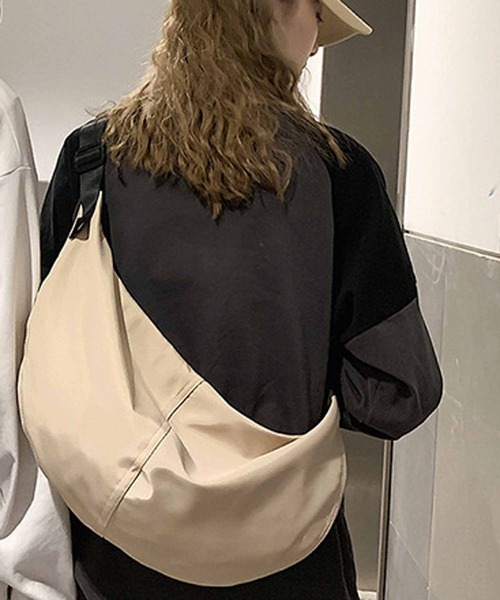 NANEA(ナネア)の「ボディー ショルダーバッグ(ショルダーバッグ・レディース・ベージュ/カーキ/ブラック/サックスブルー・フリ-)」の13枚目の写真