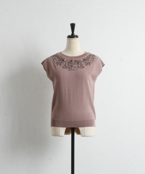 tocco closet(トッコ クローゼット)の「ビジュー付きフラワー刺繍シャリ感ニットプルオーバー(ニット/セーター・レディース・ブラック/アイボリー/モカ・M)」の12枚目の写真