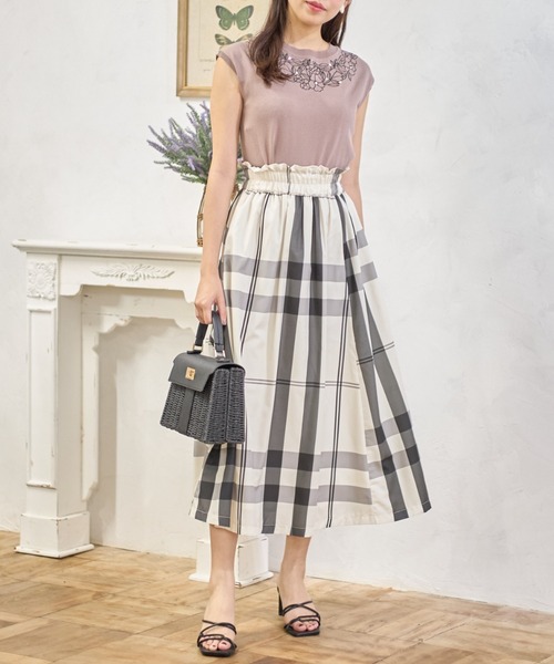 tocco closet(トッコ クローゼット)の「ビジュー付きフラワー刺繍シャリ感ニットプルオーバー(ニット/セーター・レディース・ブラック/アイボリー/モカ・M)」の19枚目の写真