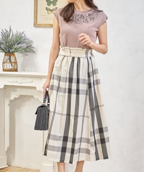 tocco closet(トッコ クローゼット)の「ビジュー付きフラワー刺繍シャリ感ニットプルオーバー(ニット/セーター・レディース・ブラック/アイボリー/モカ・M)」の20枚目の写真