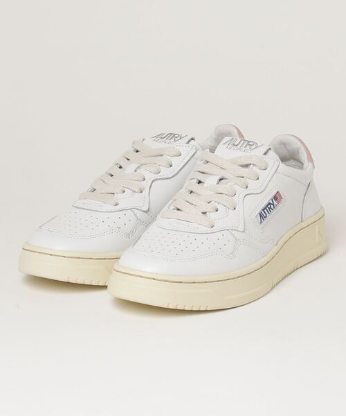 AUTRY(オートリー)の「AUTRY MEDALIST LOW LEATHER SUEDE SNEAKER オートリー メダリスト ローカット レザー スウェット スニーカー(スニーカー・レディース・ホワイト系2/ホワイト×ブルー/ホワイト×ブラック/ホワイト×ピンク/ホワイト系3・38/39/40/37/36/35)」の9枚目の写真