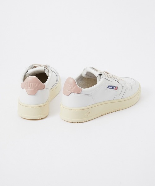 AUTRY(オートリー)の「AUTRY MEDALIST LOW LEATHER SUEDE SNEAKER オートリー メダリスト ローカット レザー スウェット スニーカー(スニーカー・レディース・ホワイト系2/ホワイト×ブルー/ホワイト×ブラック/ホワイト×ピンク/ホワイト系3・38/39/40/37/36/35)」の7枚目の写真