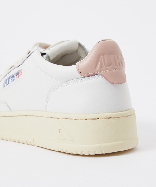 AUTRY(オートリー)の「AUTRY MEDALIST LOW LEATHER SUEDE SNEAKER オートリー メダリスト ローカット レザー スウェット スニーカー(スニーカー・レディース・ホワイト系2/ホワイト×ブルー/ホワイト×ブラック/ホワイト×ピンク/ホワイト系3・38/39/40/37/36/35)」の8枚目の写真