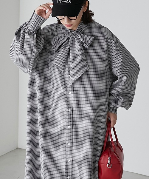 BONLECILL（ボンルシール）の「2way ボリュームスリーブ クラシカルボウタイリボンシャツワンピース（シャツワンピース・レディース・ブルー/ネイビー系/オフホワイト/ブラック系・FREE）」の2枚目の写真