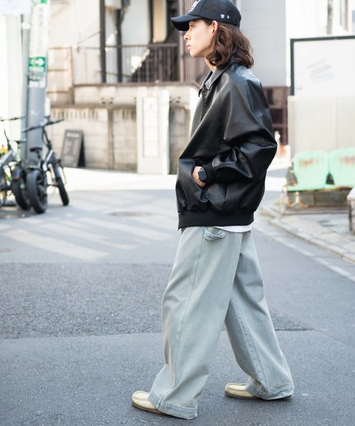 美品フェイクレザー フロントワッペン ジップアップブルゾン ライトブルー 美品フェイクレザー フロントワッペン ジップアップブルゾン ライトブルー