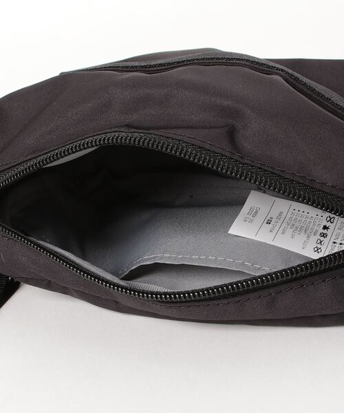 NIKE(ナイキ)の「NIKE WMNS NSW FUTURA CROSSBODY CW9304-010(ショルダーバッグ・レディース・ブラック・ONE SIZE)」の8枚目の写真