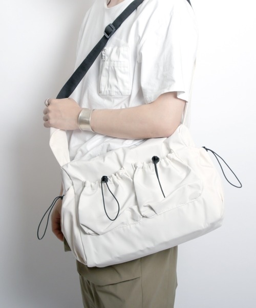 MASSIVE STORE(マッシブストア)の「【recomend selection/セレクト】quadruple pocket drawstring bag 4つの巾着ポケットショルダーバッグ(ショルダーバッグ・メンズ・グレー/ブラック/ホワイト・FREE)」の16枚目の写真