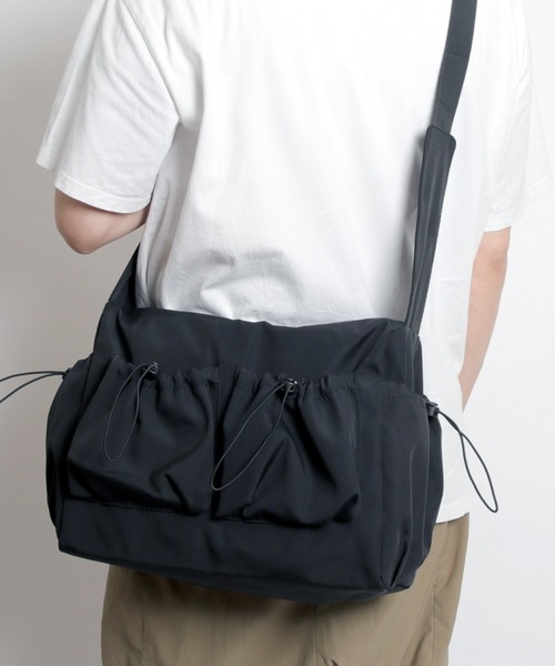 MASSIVE STORE(マッシブストア)の「【recomend selection/セレクト】quadruple pocket drawstring bag 4つの巾着ポケットショルダーバッグ(ショルダーバッグ・メンズ・グレー/ブラック/ホワイト・FREE)」の17枚目の写真