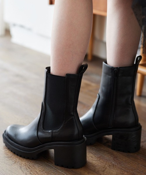 Andemiu（アンデミュウ）の「ヒールサイドゴアブーツ977472（ブーツ・レディース・ブラック・LARGE/MEDIUM/SMALL）」の2枚目の写真