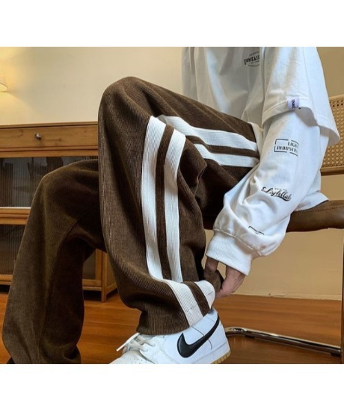Sakka(サッカ)の「ライントラックパンツ(その他パンツ・メンズ・ブラック/グレー/ブラウン・MEDIUM/LARGE/XX-LARGE/X-LARGE)」の5枚目の写真