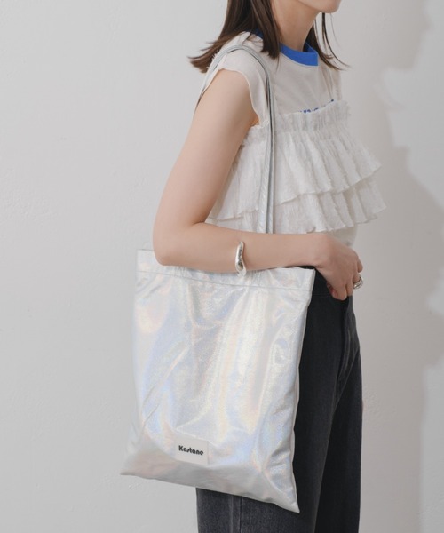 Kastane(カスタネ)の「【新色追加/A4サイズ/PCサイズ/5色展開】シャイニーマルチトートBAG(トートバッグ・レディース・アイボリー/ゴールド/シルバー/レッド/ゴールド系その他/オフホワイト・FREE)」の10枚目の写真