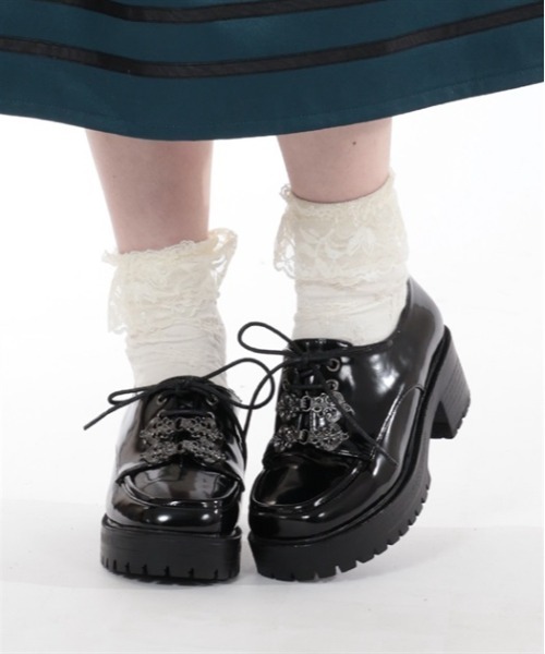 axes femme(アクシーズファム)の「チャイナ風モチーフシューズ(パンプス・レディース・ブラック/ホワイト・MEDIUM/LARGE)」の2枚目の写真