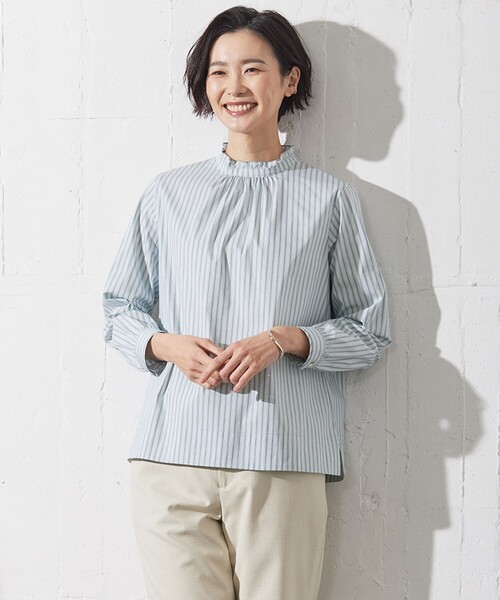 J.PRESS Ladies(J.プレス レディス)の「【洗える】BEZ VEGA ストライプ フリルネック ブラウス(シャツ/ブラウス・レディース・スカイブルー系1/ふじ色系1/ホワイト系1・XS)」の2枚目の写真