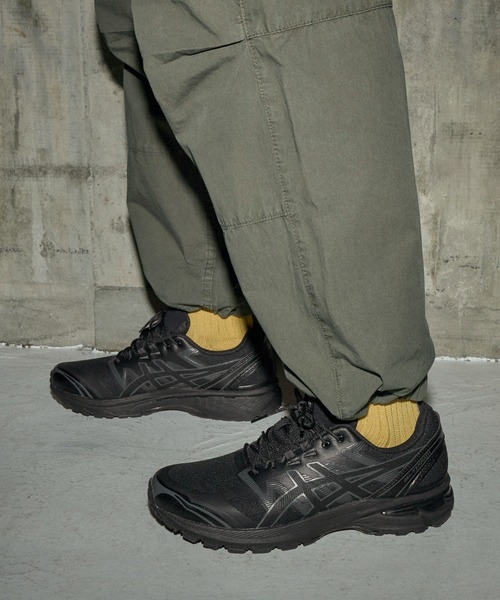 【関税込み】ASICS ブラック＆グリーン Gel-Terrain スニーカー ASICS（アシックス）の「GEL-TERRAIN（スニーカー）」 - WEAR