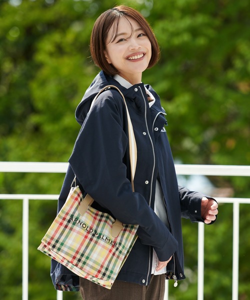 Arnold Palmer(アーノルドパーマー)の「2WAY シェア コンパクト トート(トートバッグ・レディース・ネイビー/ベージュ/ブラック/アイボリー/グレイッシュベージュ/カーキ/ライトブルー/インディゴブルー・F)」の4枚目の写真