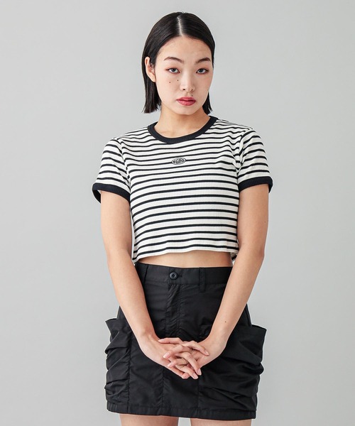 X-girl(エックスガール)の「OVAL LOGO S/S TOP(Tシャツ/カットソー・レディース・マルチ/ブラック/ホワイト/ブラウン・S/M)」の4枚目の写真