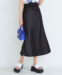サテンフレアロングスカート