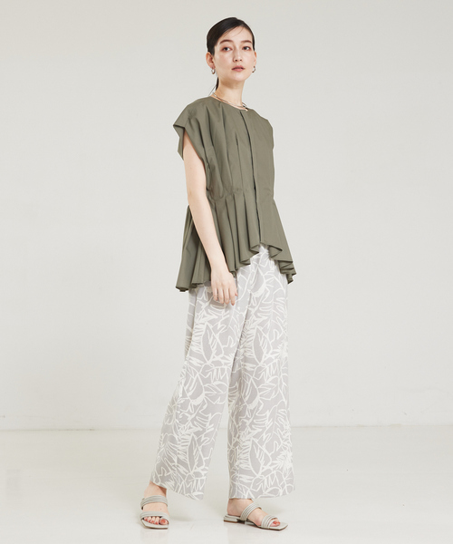 qualite（カリテ）の「ボタニカルプリントワイドパンツ（その他パンツ・レディース・グレー・36/38）」の2枚目の写真