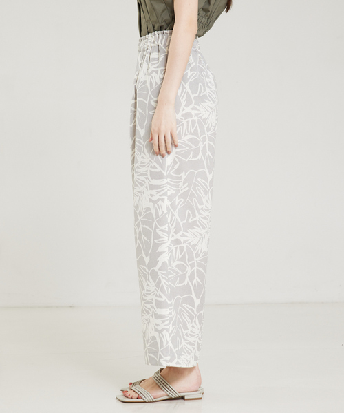 qualite（カリテ）の「ボタニカルプリントワイドパンツ（その他パンツ・レディース・グレー・36/38）」の5枚目の写真