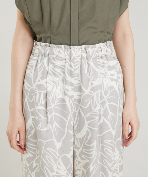 qualite（カリテ）の「ボタニカルプリントワイドパンツ（その他パンツ・レディース・グレー・36/38）」の7枚目の写真