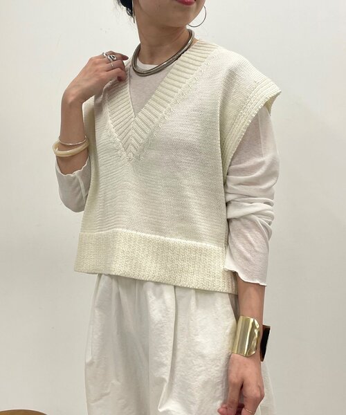 Omekashi（オメカシ）の「テープヤーンニットベスト（ベスト・レディース・キャメル/オフホワイト/ブラック/グレー・FREE）」の17枚目の写真