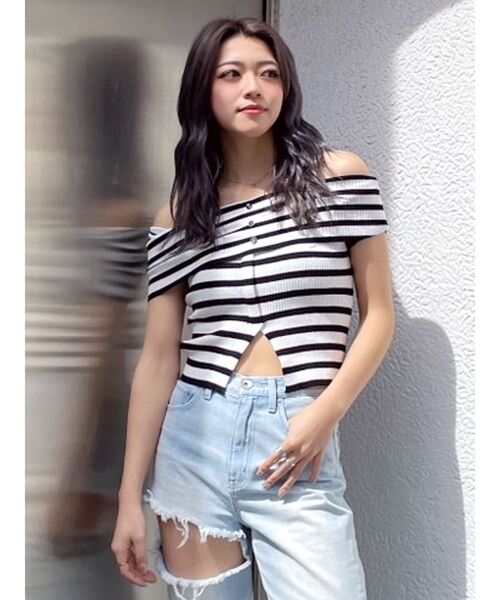 GYDA（ジェイダ）の「HEMスリットオフショルニットトップス（ニット/セーター・レディース・ブラック/その他1/レッド・FREE）」の3枚目の写真