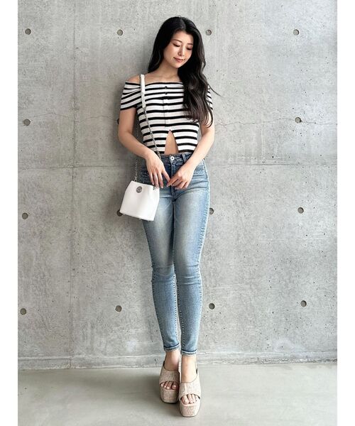 GYDA（ジェイダ）の「HEMスリットオフショルニットトップス（ニット/セーター・レディース・ブラック/その他1/レッド・FREE）」の4枚目の写真