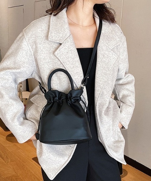 CREARE -LINO-(クレアーレリノ)の「<レディーズ商品>巾着型ショルダーバッグ/バック(ショルダーバッグ・レディース・ブラック/オフホワイト・FREE)」の1枚目の写真