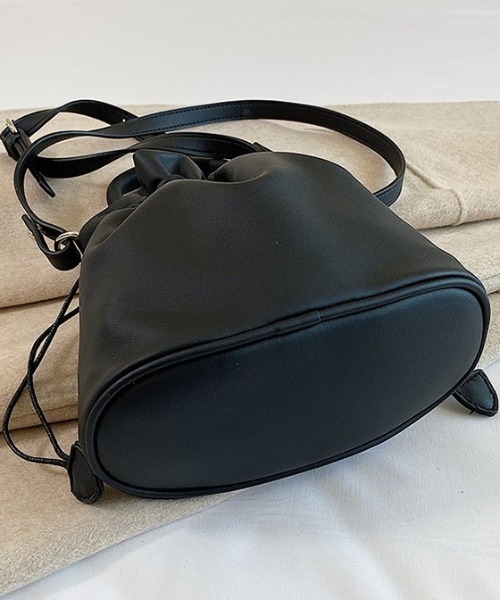 CREARE -LINO-(クレアーレリノ)の「<レディーズ商品>巾着型ショルダーバッグ/バック(ショルダーバッグ・レディース・ブラック/オフホワイト・FREE)」の8枚目の写真